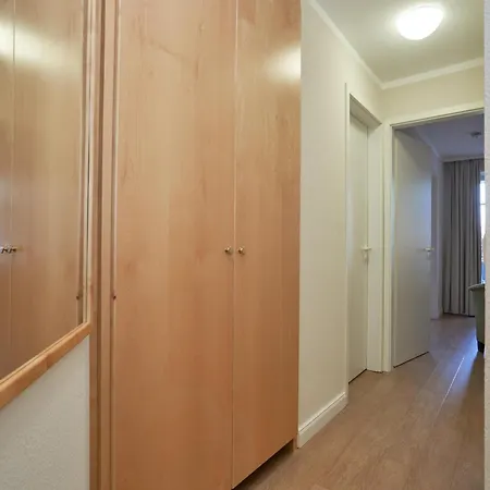 In Attraktiver Lage Des Ostseebades Sellin (Rugen)